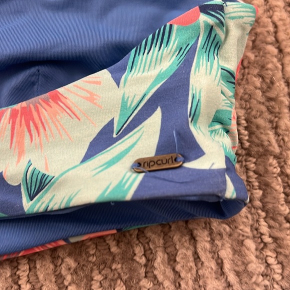 Rip curl size small reversible swim suit!!! - Picture 4 of 6